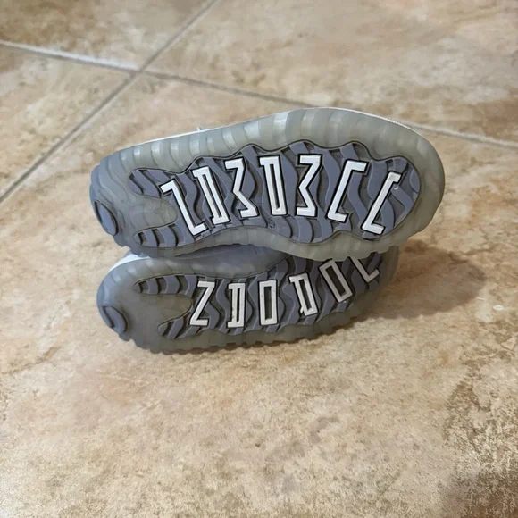 Jordan 11 Retro Low Cement Grey  8.5 Toddler - Picture 3 of 4